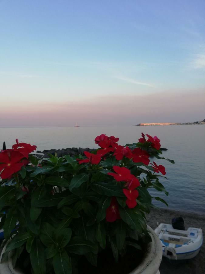 Casa Vacanze Aloha Giardini Naxos Bagian luar foto